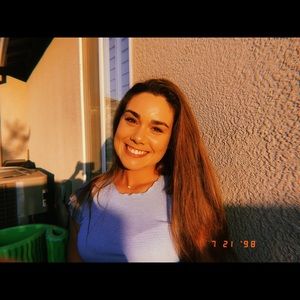 Meet your Posher, Lauren